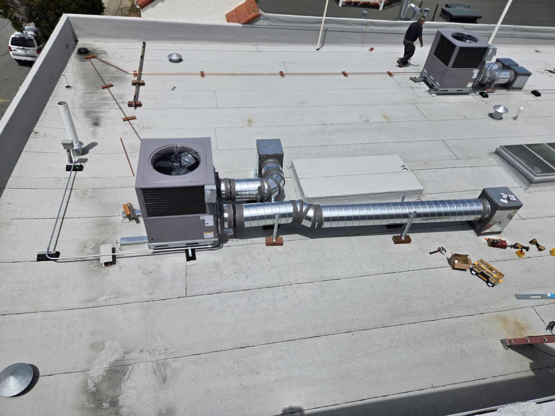 Commercial rooftop HVAC unit with new ductwork